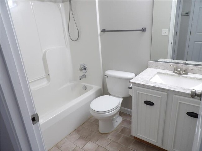 Building Photo - 3060 Lansdowne Ln