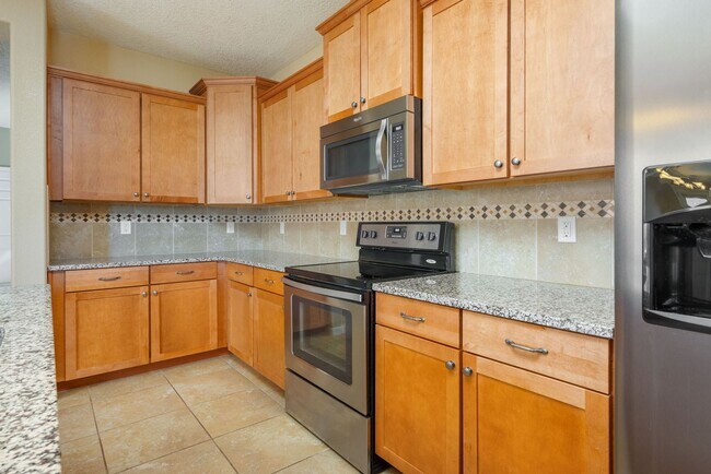 Building Photo - UNFURNISHED Gorgeous 2 Bedroom Home in Ran...