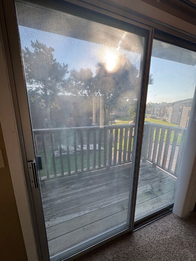 Building Photo - Come see this cozy 2 Bedroom, 1 Bathroom U...