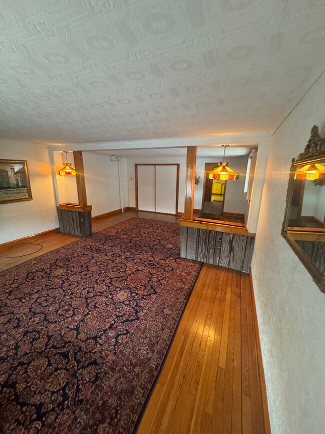 Building Photo - 257 Main St