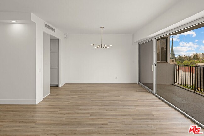 Building Photo - 10450 Wilshire Blvd