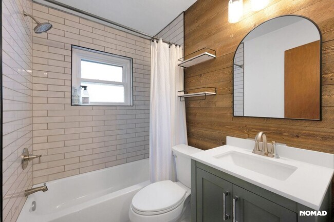 Building Photo - Spacious 3BR House in Denver