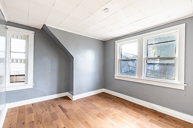 Building Photo - 243 Chamberlain St