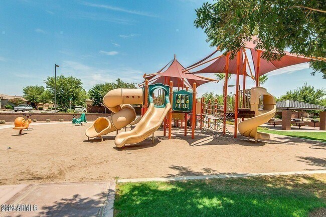 Building Photo - 421 W Leatherwood Ave