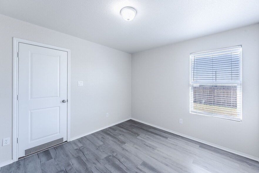 Building Photo - 360 Agave Cir