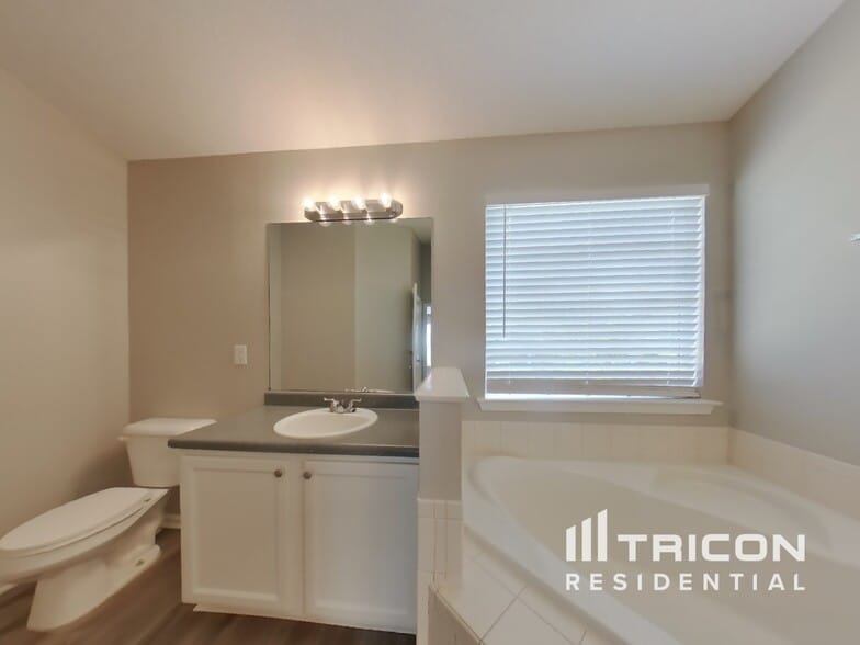 Building Photo - 5562 Katherine Village Dr