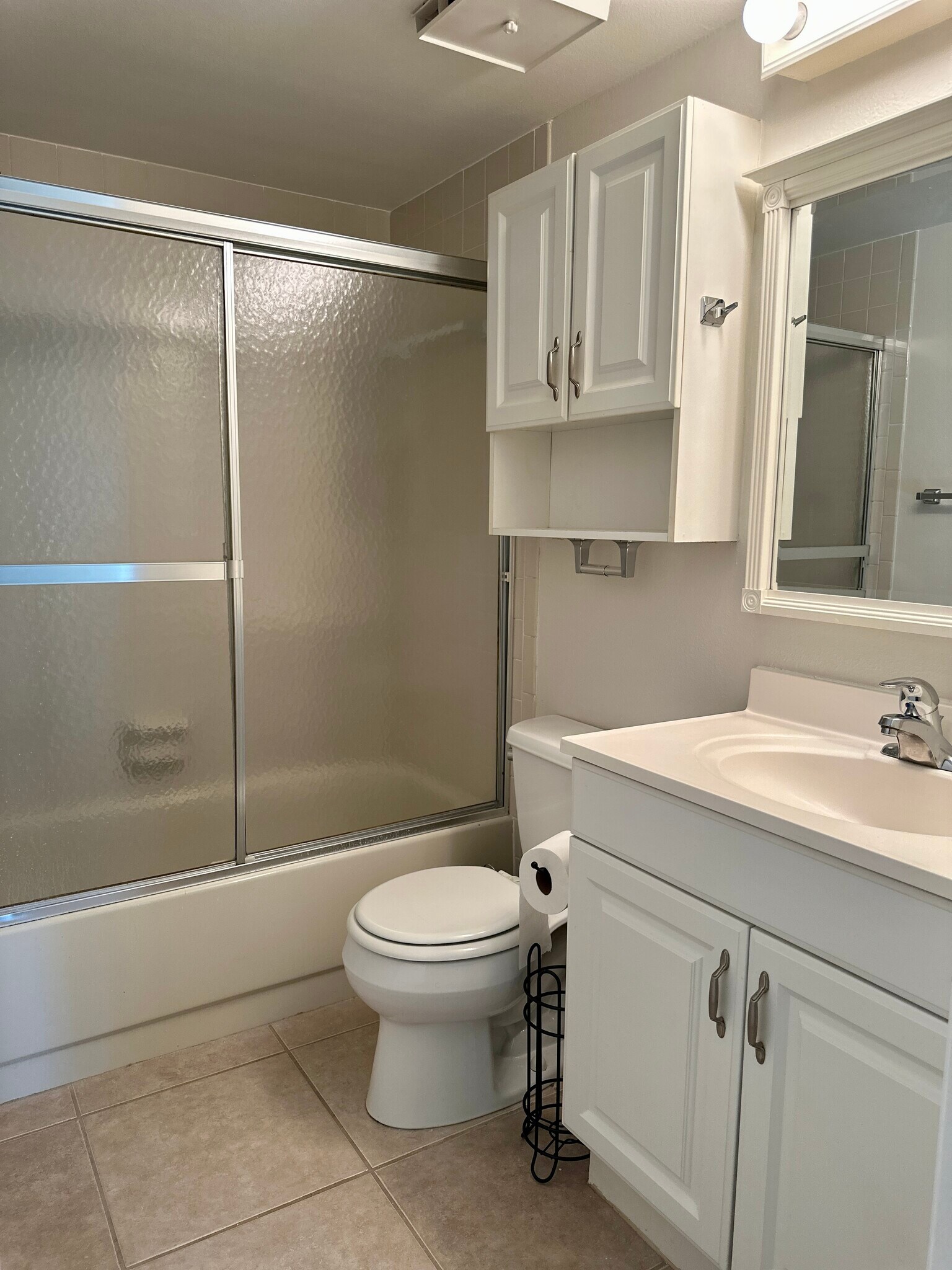 Guest bathroom - 3455 Countryside Blvd