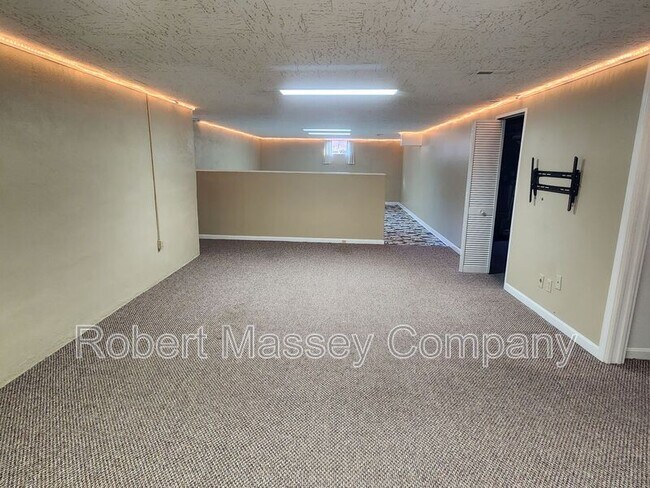 Building Photo - 2428 Merriwood Dr
