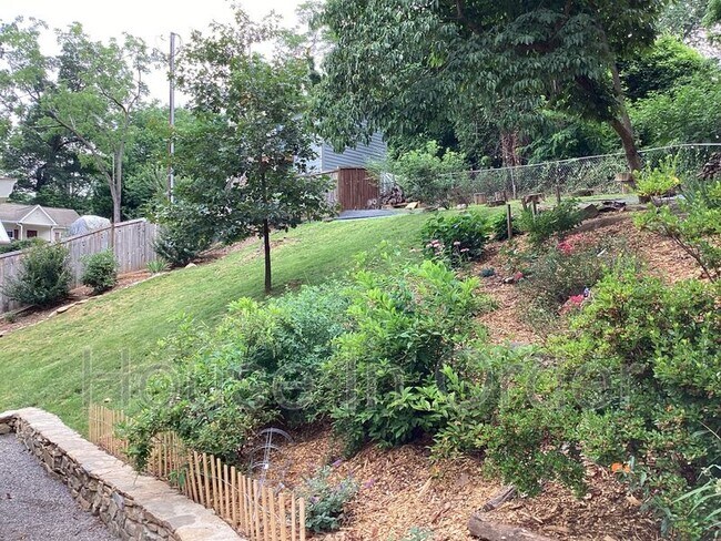 Building Photo - 23 Moore Ave