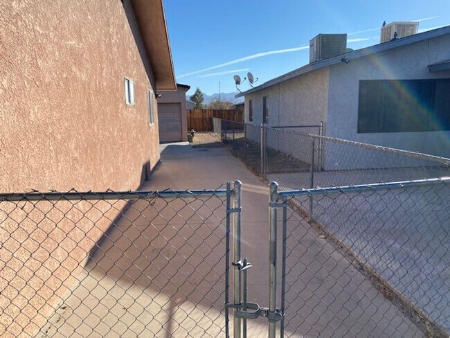 Building Photo - 2BR 2BA HOME-Fenced Yard & Workshop Garage, RV-Boat