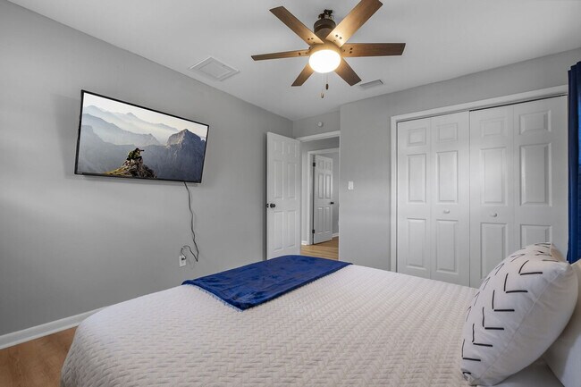 Building Photo - 218 Cactus St