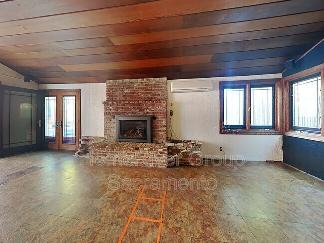 Building Photo - 1637 47th St