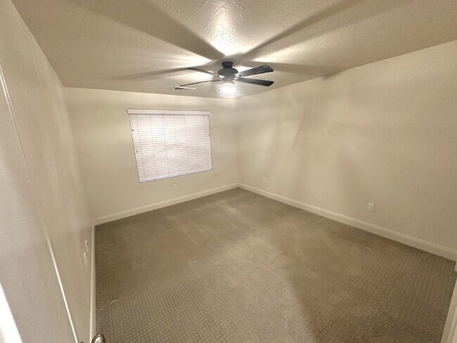 Building Photo - “St. George, Aspen Estates: 5 spacious bed...