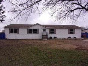 Building Photo - 360 Rangeland Rd