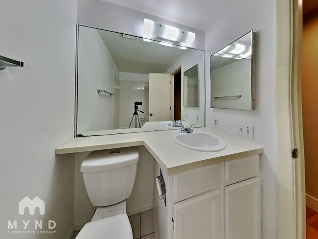 Building Photo - 2002 S Helena St