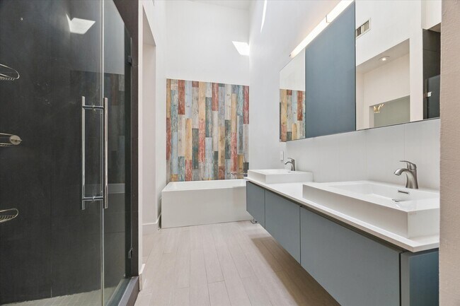 Building Photo - 1222 Marconi St