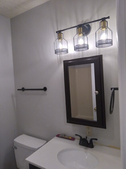 Building Photo - 2345 Stace St