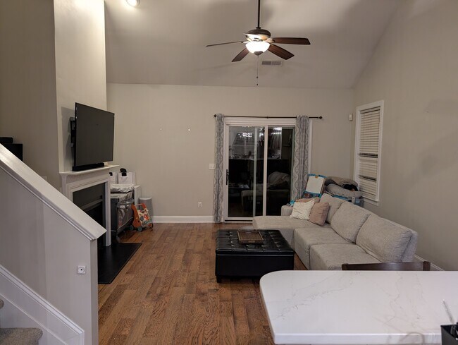 Building Photo - 6 Maxim Ct