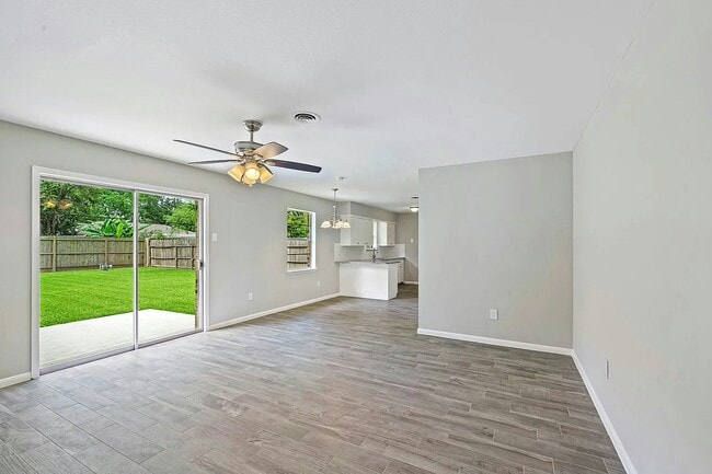 Building Photo - 5815 Effingham Dr