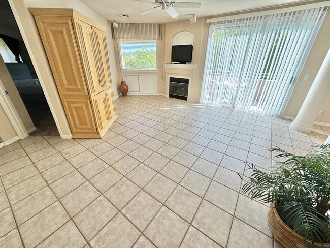 Building Photo - UPPER-LEVEL CONDO WITH BALCONY IN SUMMERLIN