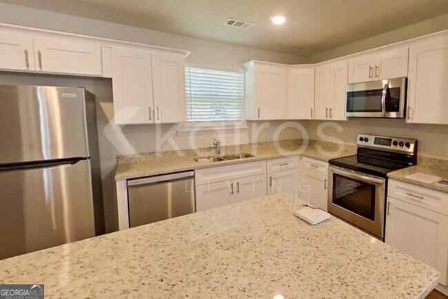 Building Photo - 136 Western Red Cedar Dr