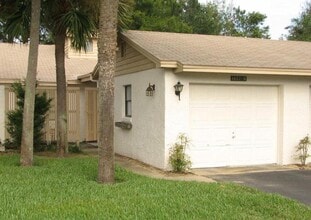 Building Photo - 1427 Oak Pl