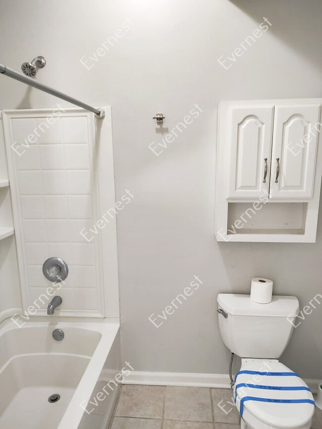 Building Photo - 3 Bed & 2.5 Bath House in Olathe / Pet-Fri...