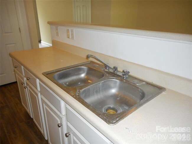 Building Photo - 2472 Ryerson Ct