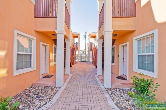 Building Photo - 102 E Capricorn Dr