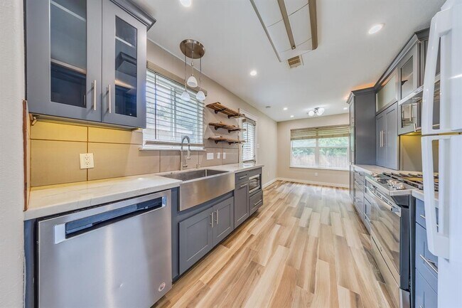 Building Photo - 2515 Cypress Island Dr