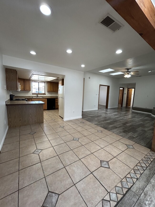 Building Photo - 6101 Equestrian Dr NW