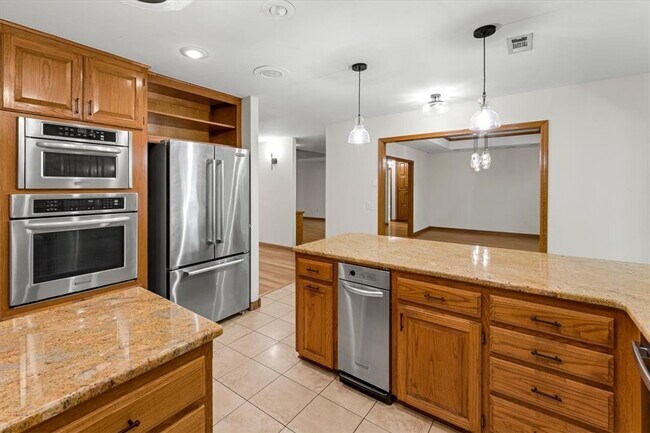 Building Photo - 3261 Eden Dr