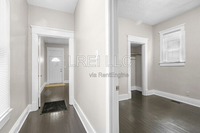 Building Photo - 2717 Hale Ave