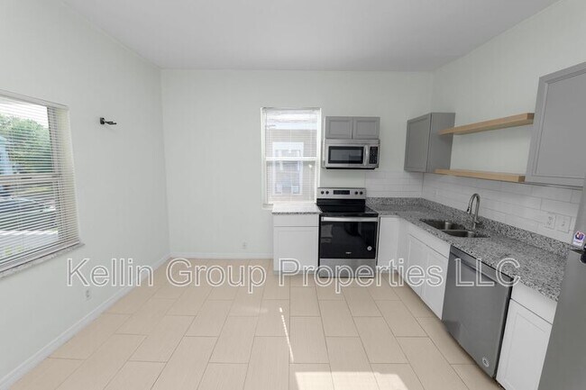 Building Photo - 2524 W Cherry St