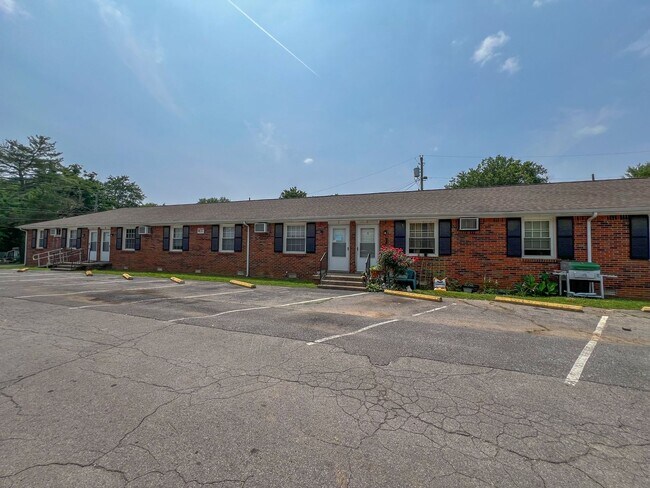 Building Photo - 707 Power St