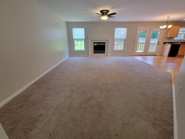 Building Photo - 421 Forest Hill Dr