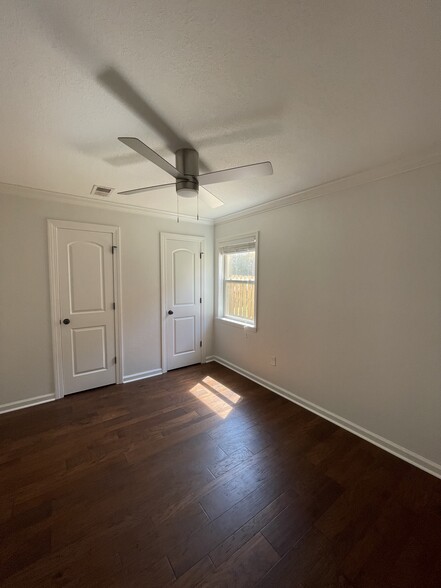 bed 1 downstairs - 114 Orleans Oak Ln