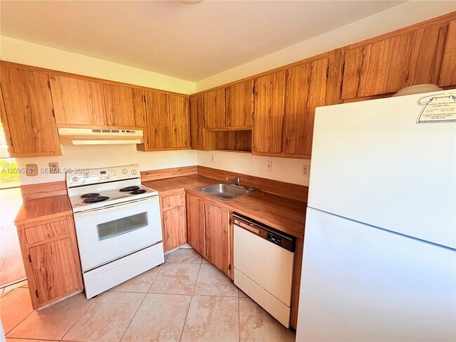 Building Photo - 107 Gardens Dr
