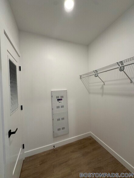 Building Photo - 199 Gardner St