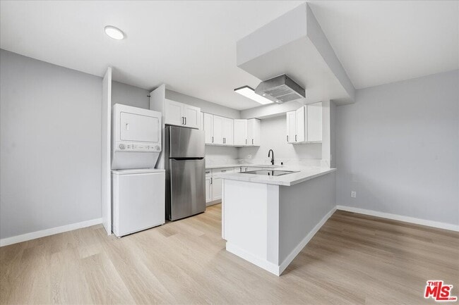 Building Photo - 3320 Pacific Ave