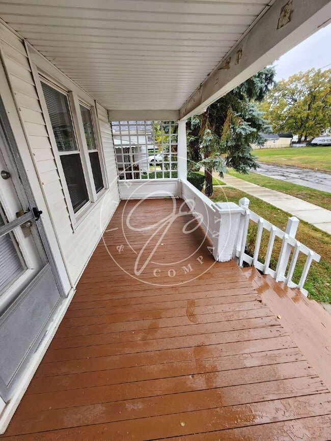 Building Photo - 2 story 3 bed with updates! Move in and ca...