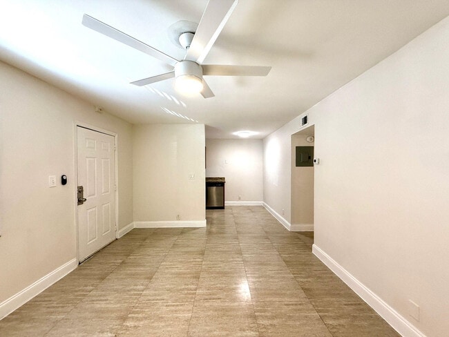 Building Photo - 607 NE 29th Dr