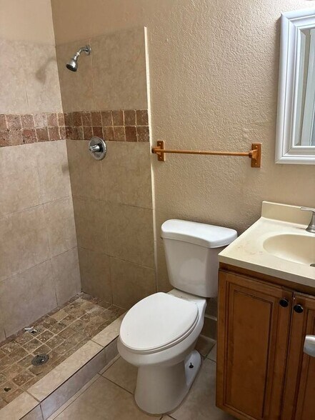 Building Photo - 1420 Barton Rd