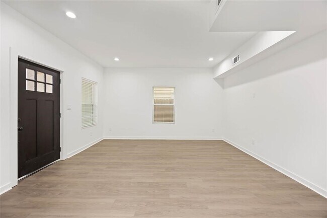 Building Photo - 416 N Carolina St