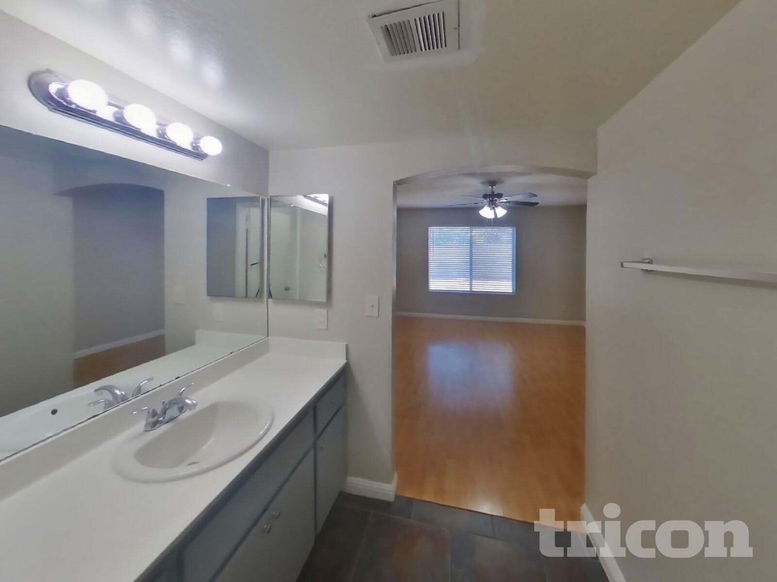 Building Photo - 3613 W Oakland St