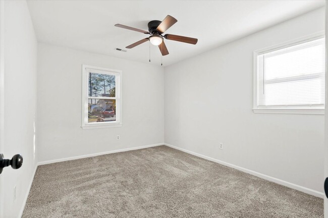 Building Photo - Four Bedroom Brick home in Sangaree