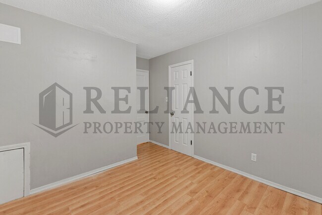 Building Photo - 1128 N Estelle St