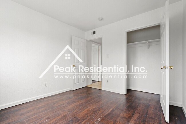 Building Photo - Croetto10540