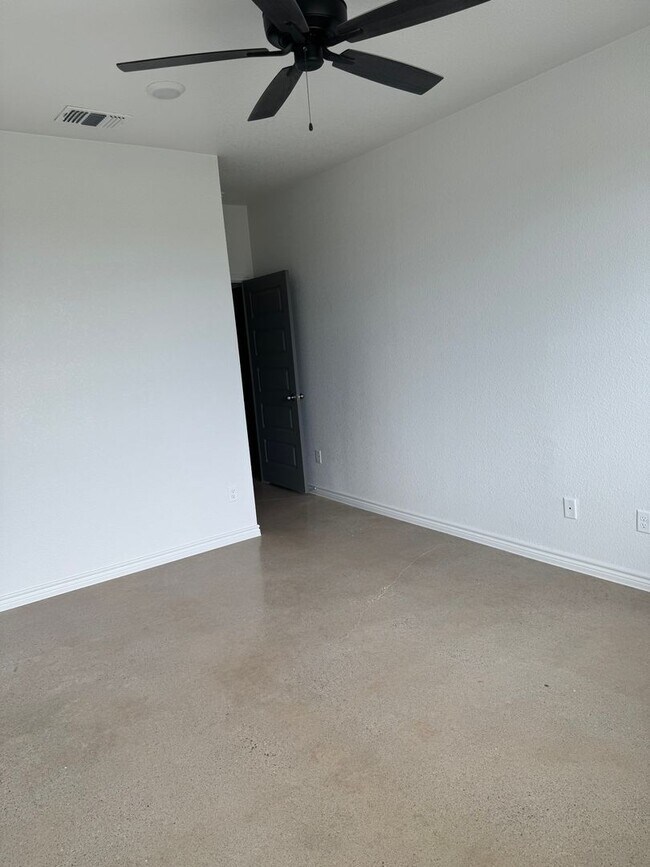 Building Photo - 2313 Ocean Dr