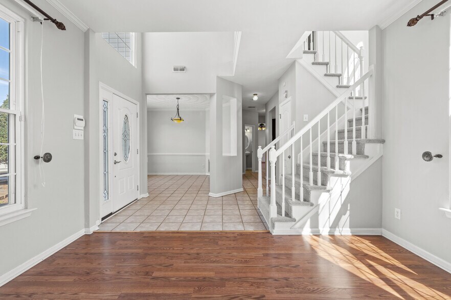 Building Photo - 305 Hidden Falls Ct